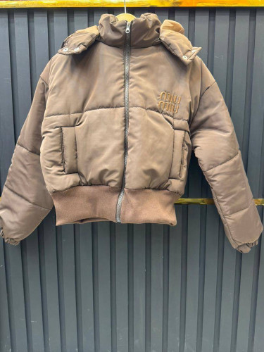 کاپشن شیک برند میو میو