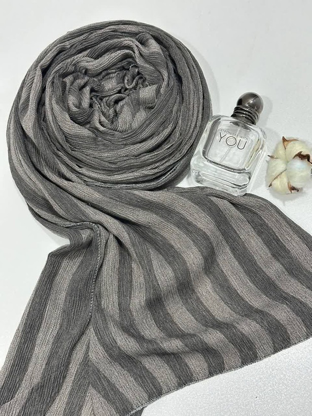 شال پلیسه منگوله دار