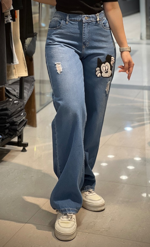 شلوار جین استیکر دار نیم بگ زنانه