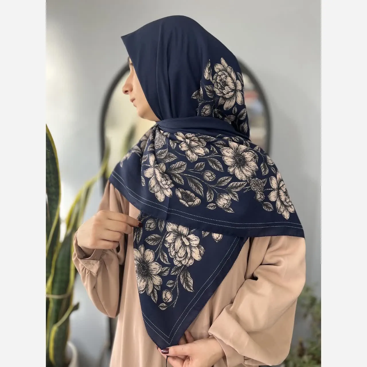 روسری سوپرنخ قواره 120 طرح گل سرمه ای